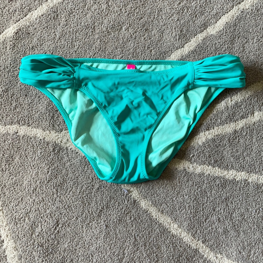 Victoria’s secret bikini bottoms small
